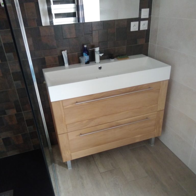 menuiserie sur mesure bois artisan saint-malo bretagne meuble de salle de bain hêtre