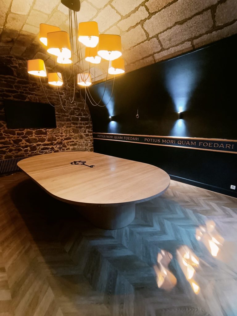 menuiserie sur mesure bois artisan saint-malo bretagne agencement chêne mélaminé